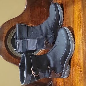 Merrell Select Grip & Dry Performance Boots Women’s 7 Insulated Black w/ Buckle